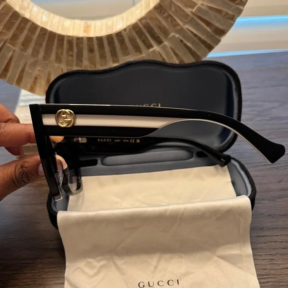 Gucci Black Women's Sunglasses - Picture 7 of 9